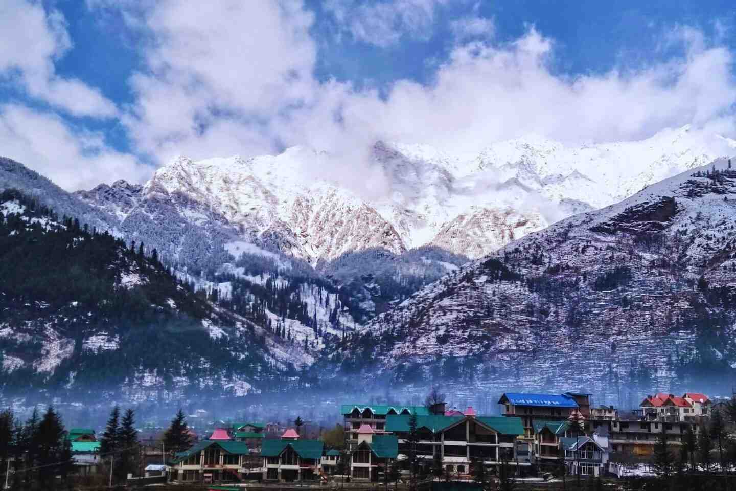 मनाली घूमने का पूरा गाइड: पहाड़ों की पवित्र सुंदरता और लोक-संस्कृति का आनंद