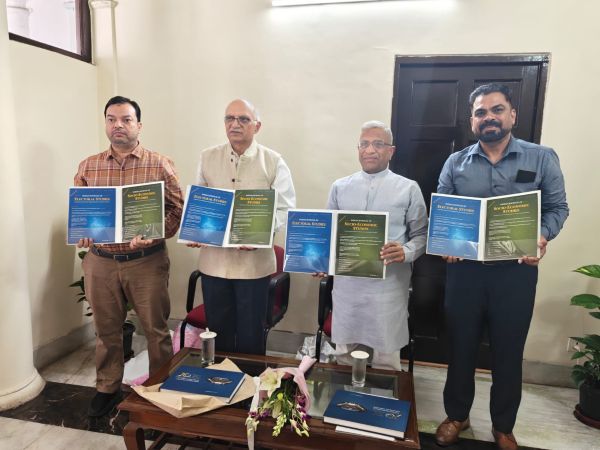 राज्यसभा के उपसभापति हरिवंश ने भारतीय लोकतंत्र के 75 वर्षों पर आधारित ऐतिहासिक पुस्तक तथा दो शोध पत्रिकाओं का विमोचन किया