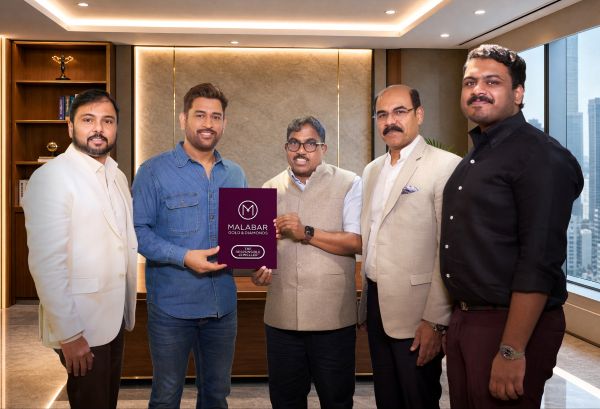 एमएस धोनी बने मलाबार गोल्ड एंड डायमंड्स के ब्रांड एंबेसडर; \'द रिस्पॉन्सिबल ज्वेलर\' की प्रतिबद्धता को मिलेगी और मजबूती