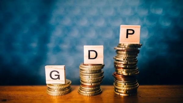 SBI ईकोव्रैप विश्लेषण: वित्त वर्ष 2026 में भारत की GDP ग्रोथ सरकारी अनुमानों को पीछे छोड़ते हुए 7.5% तक पहुँचेगी