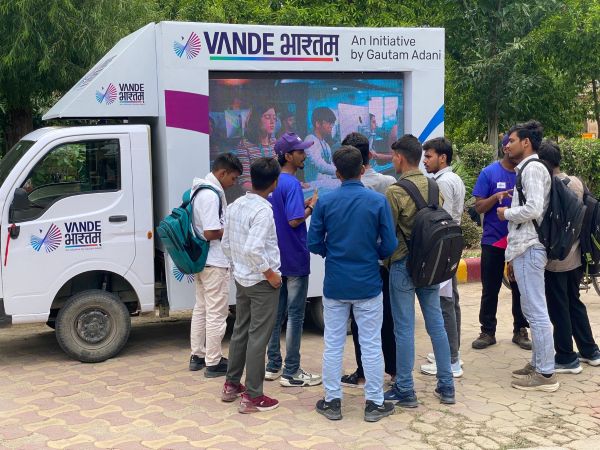 वंदे भारतम को मिल रहा ज़बरदस्त रिस्पॉन्स, देश भर के आईआईटी, आईआईएम और एनआईटी संस्थानों तक पहुंचा यह अभियान