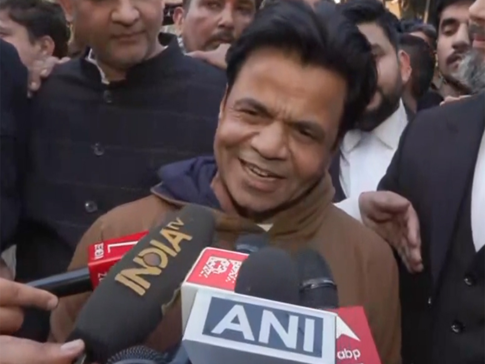 Rajpal Yadav ने Tihar Jail से रिहाई के बाद पहली बार सार्वजनिक रूप से दी उपस्थिति, बोले – ‘पूरा देश, मेरा बॉलीवुड मुझसे प्यार करता है’