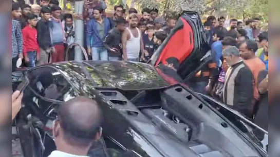 कानपुर में लेम्बोर्गिनी ने मारी टक्कर, छह लोग घायल