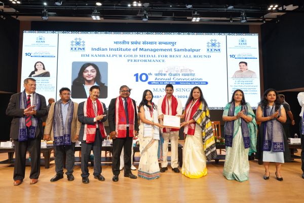 आईआईएम संबलपुर ने 10वें वार्षिक दीक्षांत समारोह के साथ अपनी उपलब्धियों का जश्न मनाया, ओडिशा के राज्यपाल ने कार्यक्रम की शोभा बढ़ाई