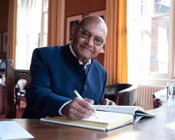 वेदांता के चेयरमैन अनिल अग्रवाल का शेयरधारकों को पत्र:  रिकॉर्ड वित्त वर्ष 26 के प्रदर्शन और डिमर्जर रोडमैप की प्रमुख झलकियाँ