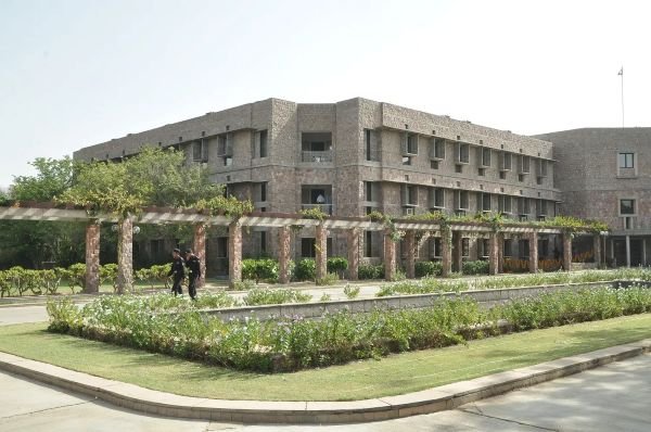 जयपुर की आईआईएचएमआर यूनिवर्सिटी में गुजरात के स्वास्थ्य अधिकारियों का पांच दिवसीय प्रशिक्षण—पब्लिक हेल्थ में इनोवेशन पर फोकस