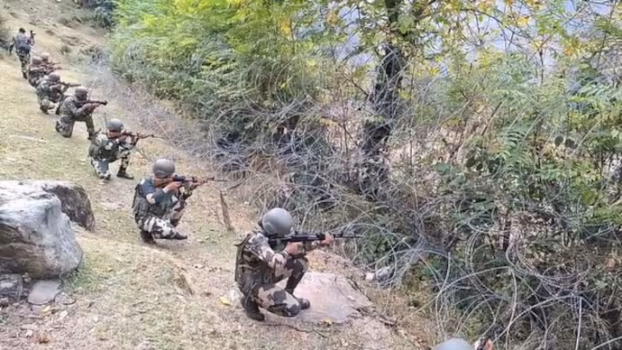 जम्मू-कश्मीर के कुपवाड़ा में सेना ने घुसपैठ की कोशिश नाकाम की, दो आतंकवादी ढेर