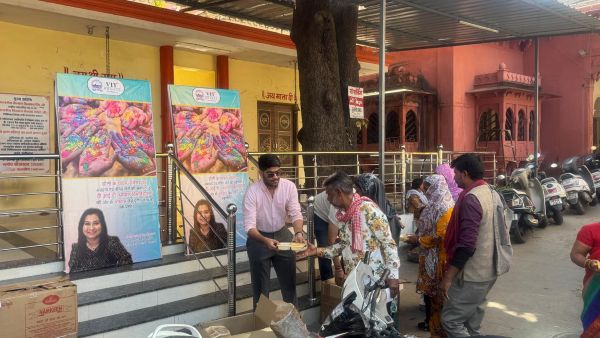 वीआईटी भोपाल ने होली पर चलाया सामाजिक सेवा अभियान, मध्य प्रदेश के कई शहरों में जरूरतमंदों को भोजन वितरण