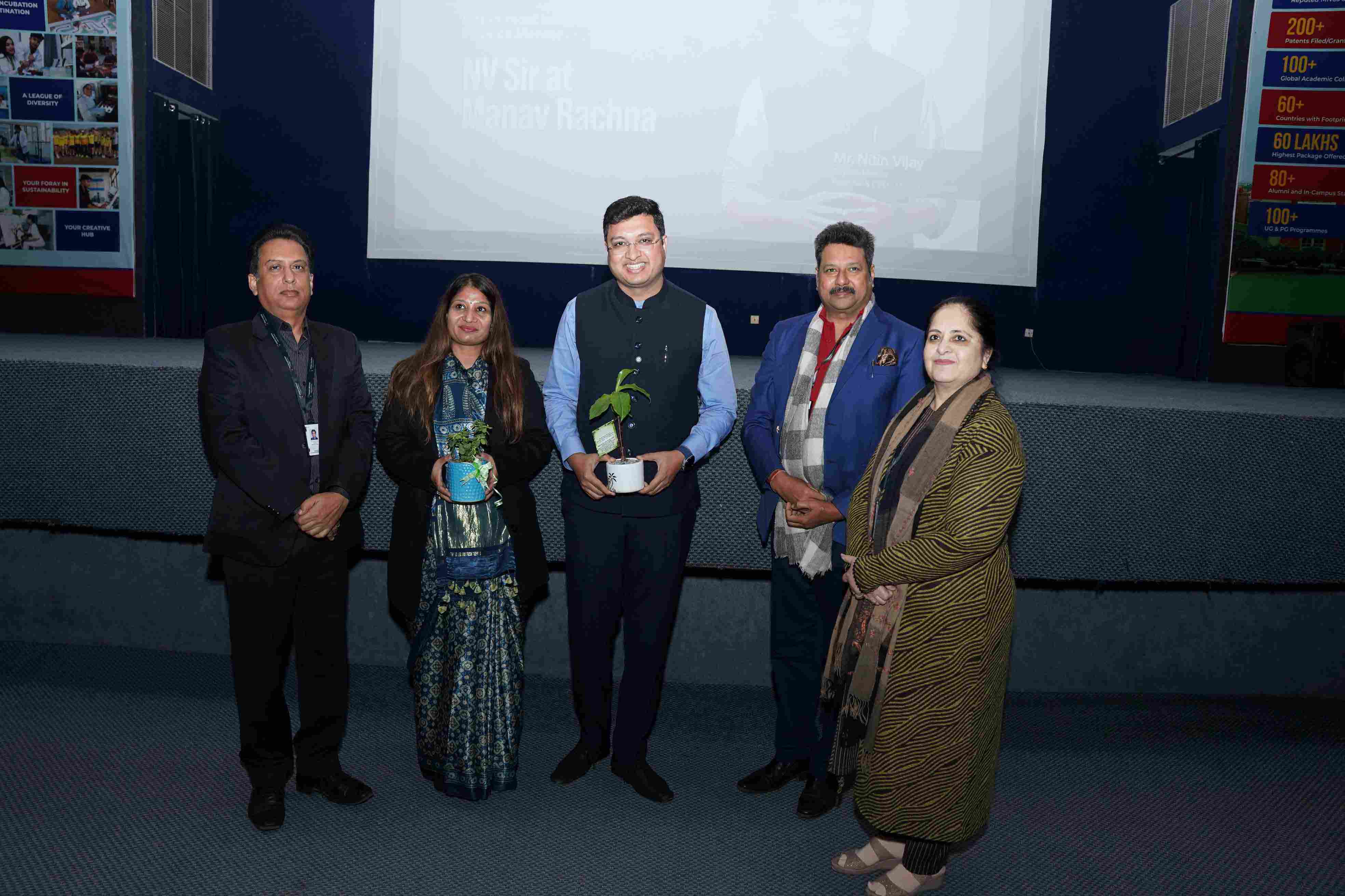 धीरे चलें, लेकिन निरंतर आगे बढ़ते रहें: नितिन विजय ने मानव रचना में अति-प्रतिस्पर्धी दुनिया में छात्रों को सफलता की राह दिखाई