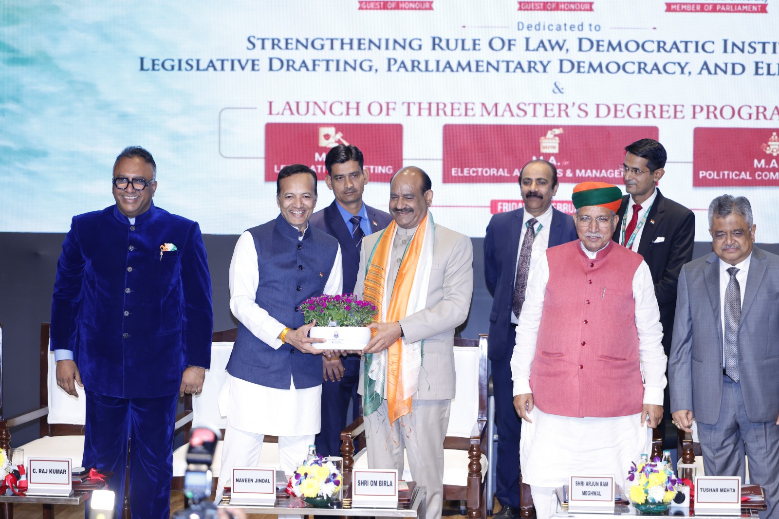 माननीय लोकसभा अध्यक्ष और कानून मंत्री ने JGU में चुनावी विश्लेषण एवं प्रबंधन, पॉलिटिकल कम्युनिकेशन और लेजिस्लेटिव ड्राफ्टिंग पर तीन नए मास्टर्स डिग्री कार्यक्रमों की शुरुआत की