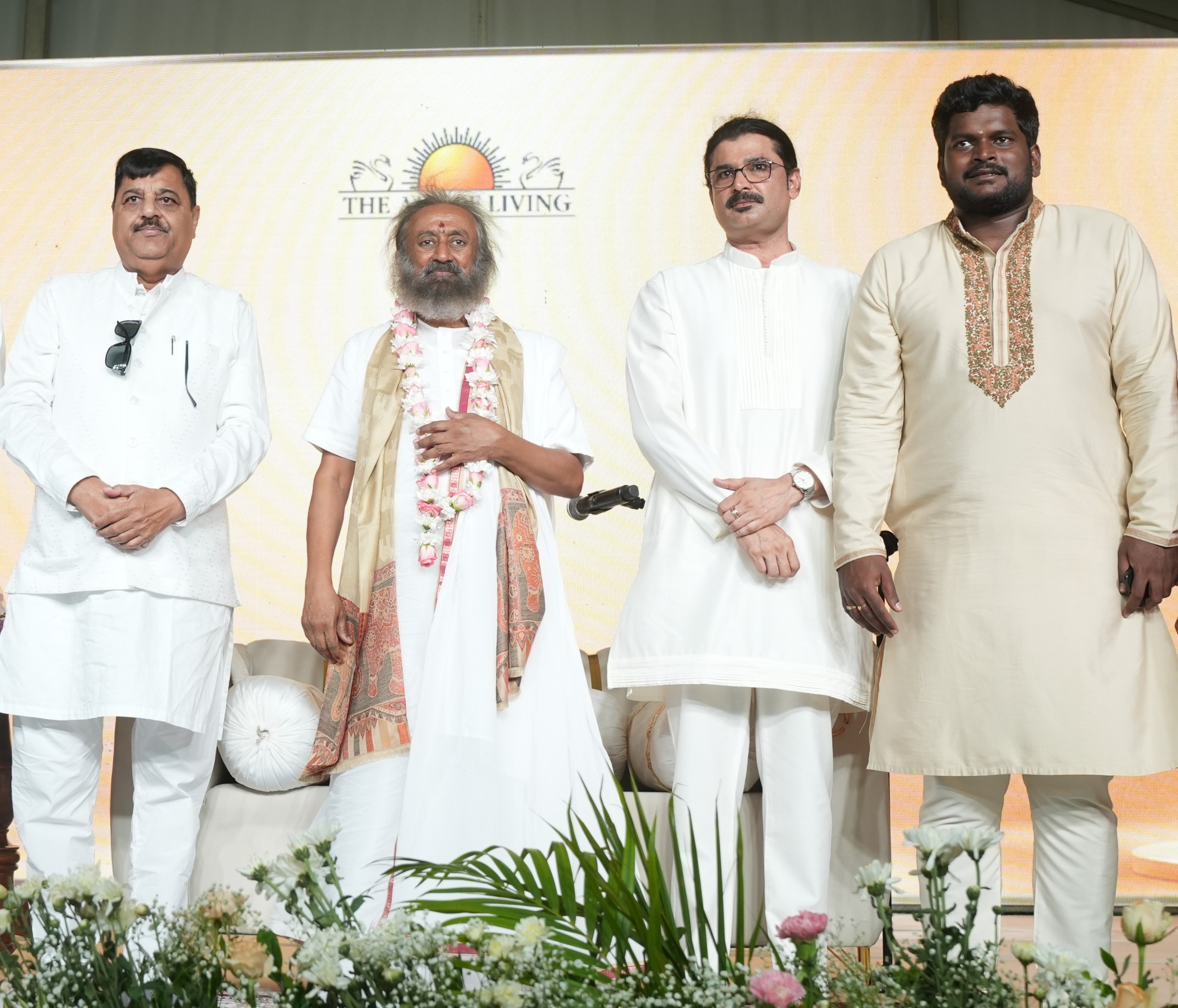 गुरुदेव श्री श्री रवि शंकर ने ईबीजी ग्रुप के इंटीग्रेटेड वेलनेस सेंटर की नींव रखी