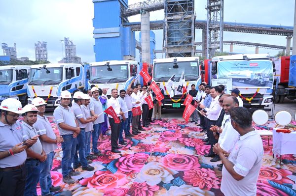 वंडर सीमेंट ने मोंट्रा इलेक्ट्रिक के 250 'राइनो' ट्रकों को किया तैनात; भारत का सबसे लंबा 1,450 किलोमीटर का फ्रेट रूट बनेगा इलेक्ट्रिक