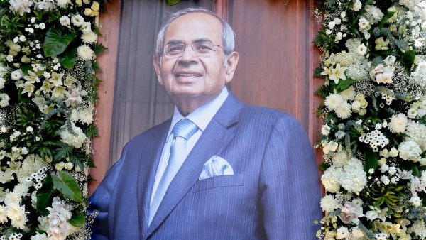 हिन्दुजा परिवार और मित्रों ने स्वर्गीय जीपी हिन्दुजा की स्मृति में प्रार्थना सभा आयोजित की
