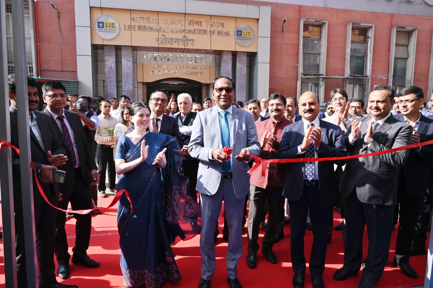 पीएनबी ने डीएफएस  परिसर  में  सैलरी अकाउंट फैसिलिटेशन कैंप का आयोजन किया 