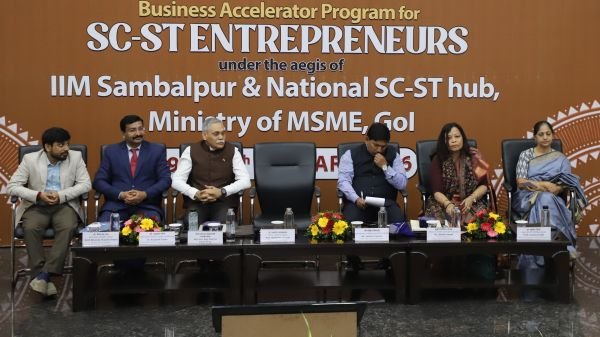 आईआईएम संबलपुर ने जमीनी स्तर के उद्यमिता को बढ़ावा देने के लिए नेशनल एससी-एसटी हब के साथ साझेदारी की
