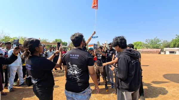 वीआईटी भोपाल की टीम VITAKSH ने संस्थान का पहला छात्र-नेतृत्व वाला बैलून सैटेलाइट मिशन सफलतापूर्वक लॉन्च किया
